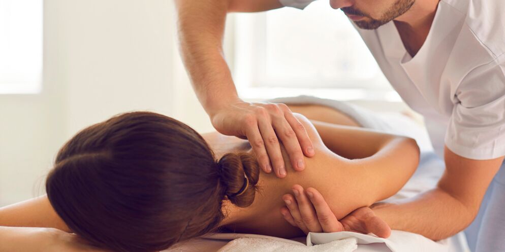 One effective way to treat shoulder joint arthrosis is to massage. 