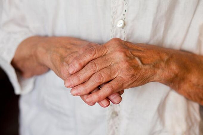 Pain in the joints of the hand often bothers older people