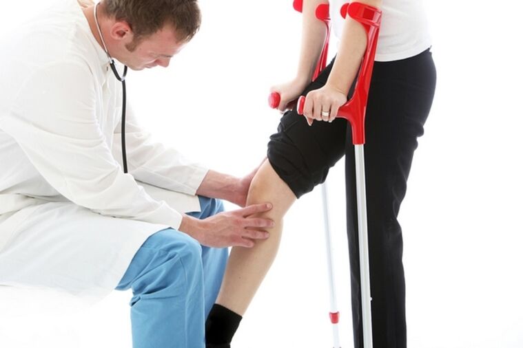 Control of the patient's knee with arthrosis of the knee joint